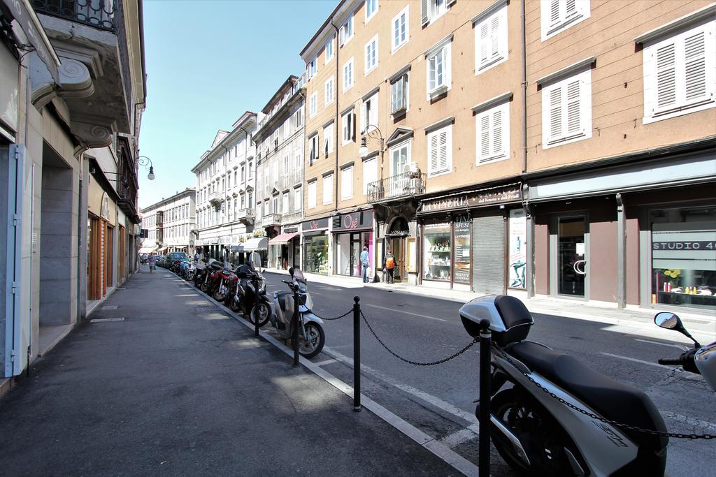 Residenza Corso Saba Hotel Trieste Luaran gambar